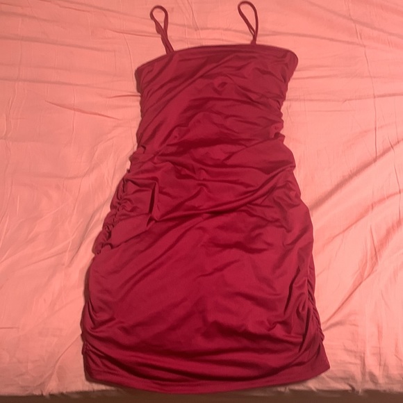 Cutout back ruched dress - Picture 4 of 6